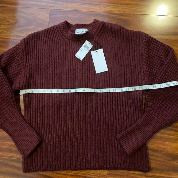 For The Republic Burgundy Knit Chunky Sweater size Large. New with Tags . - Picture 11 of 12